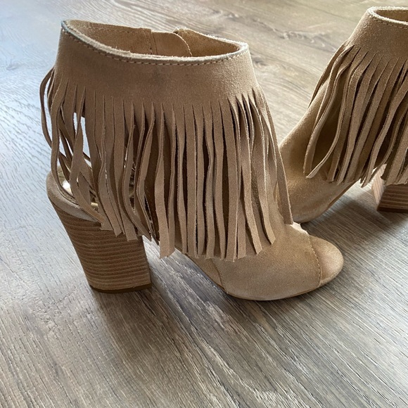 Aldo sandal heel with fringe. Perfect for country concert. Like new! - Picture 1 of 3